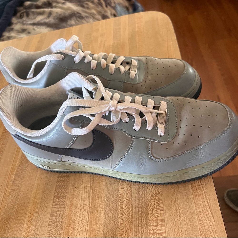 gray Nike air forces